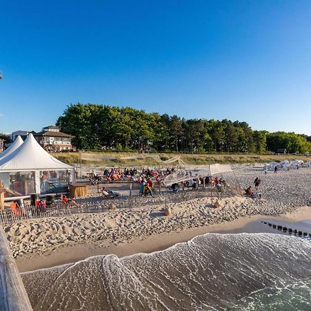 Kranichtanz An Der Seebruecke Zingst Exterior foto